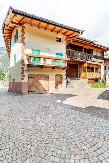 Appartamento Rustico Con Stube E Balcone Predazzo Exterior photo